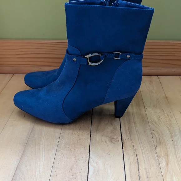Elegant Women's Blue Ankle Boots - Picture 4 of 4